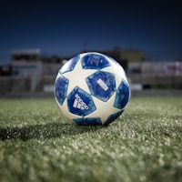 巴西国家队官方标志 - 绿色黄色足球图案